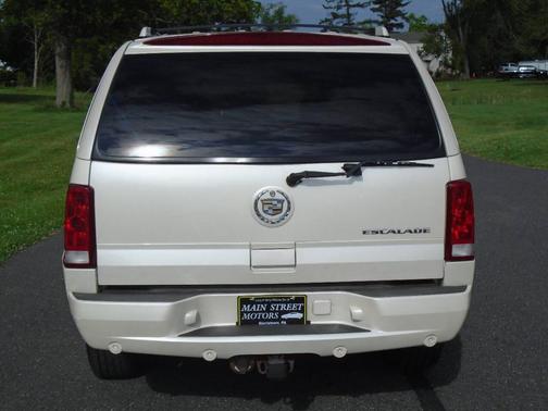 Off White 2003 Cadillac Escalade Base