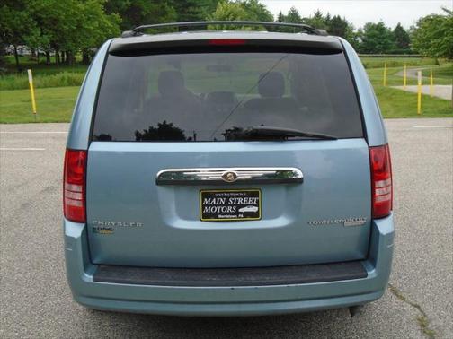 2010 Chrysler Town & Country LX 4dr Mini Van