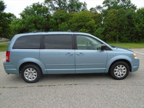 2010 Chrysler Town & Country LX 4dr Mini Van
