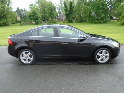 Black 2012 Volvo S60 T5