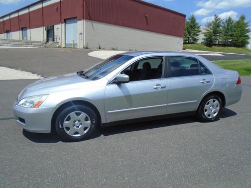 Silver 2007 Honda Accord SE