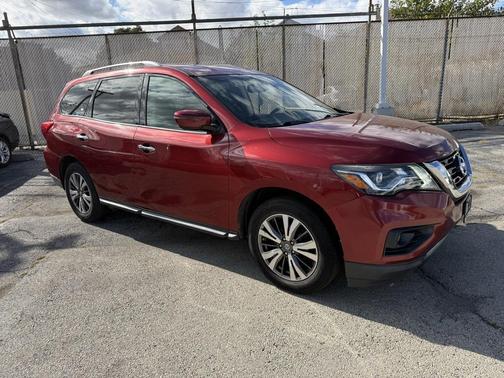 2017 Nissan Pathfinder SV