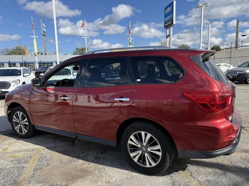 2017 Nissan Pathfinder SV