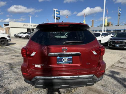 2017 Nissan Pathfinder SV