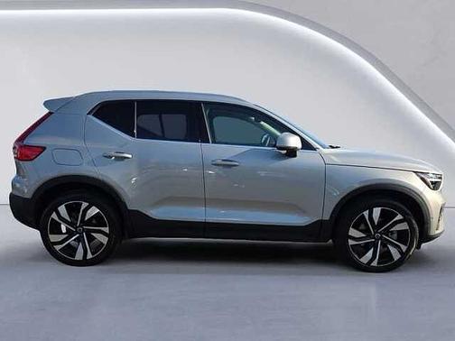 2025 Volvo XC40 Plus