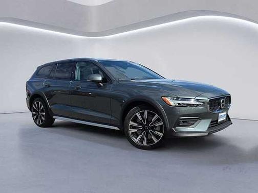 Forest Lake 2026 Volvo V60 Cross Country Ultra