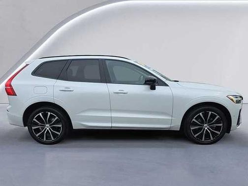 Crystal White 2023 Volvo XC60 Plus