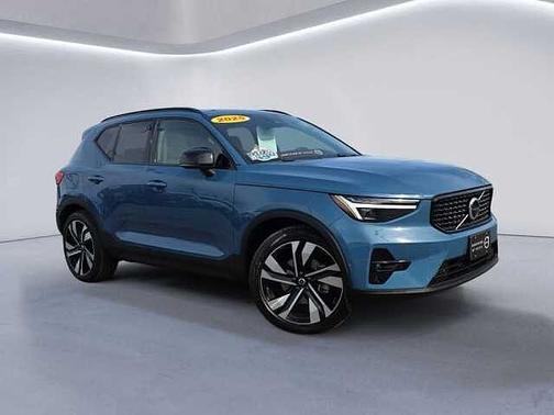 2025 Volvo XC40 Plus