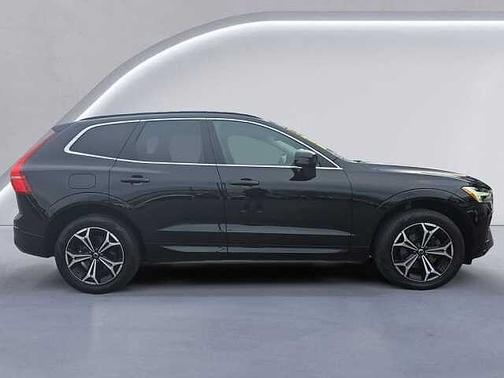 2022 Volvo XC60 B5 AWD Momentum
