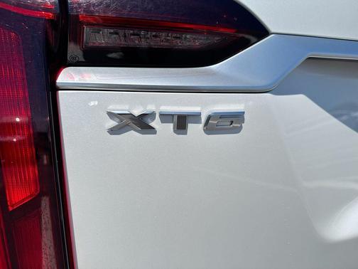 Crystal White Tri-Coat 2020 Cadillac XT6 Premium Luxury FWD