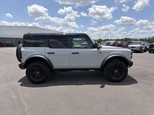 Avalanche Gray 2026 Ford Bronco Badlands