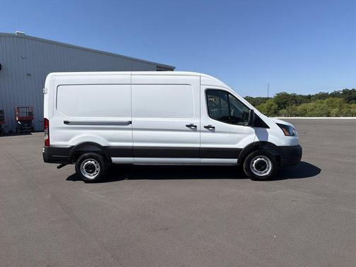 Oxford White 2026 Ford Transit-250 148 WB Medium Roof Cargo