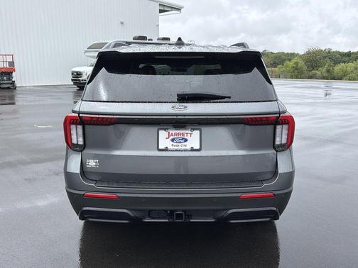 Carbonized Gray Metallic 2026 Ford Explorer ST-Line