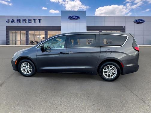 Granite Crystal Clearcoat Metallic 2023 Chrysler Pacifica Touring-L