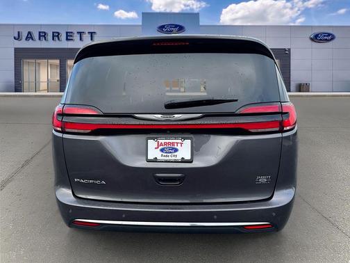 Granite Crystal Clearcoat Metallic 2023 Chrysler Pacifica Touring-L