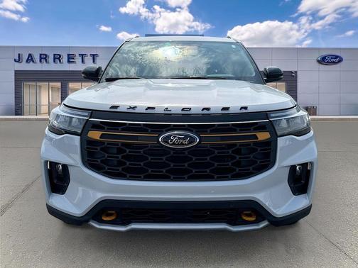 Space White Metallic 2026 Ford Explorer Tremor