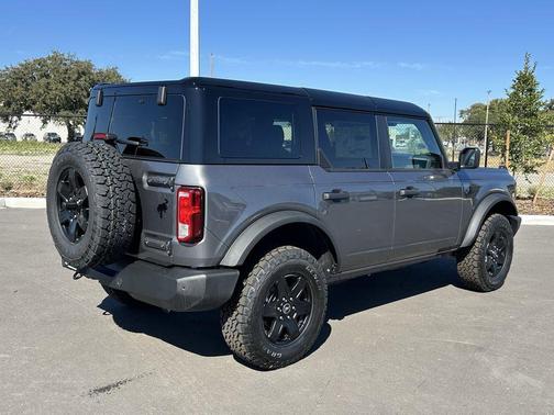 Carbonized Gray Metallic 2025 Ford Bronco Big Bend