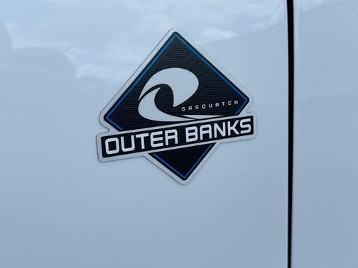 Oxford White 2026 Ford Bronco Outer Banks