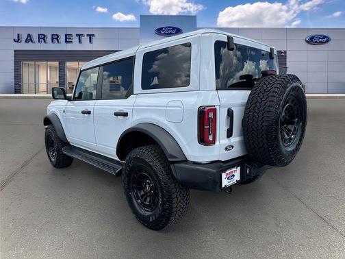 Oxford White 2026 Ford Bronco Outer Banks