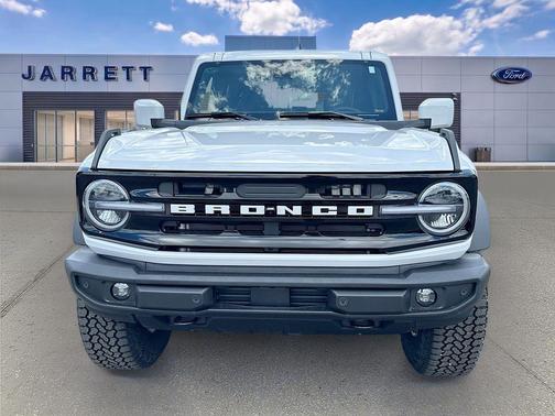 Oxford White 2026 Ford Bronco Outer Banks