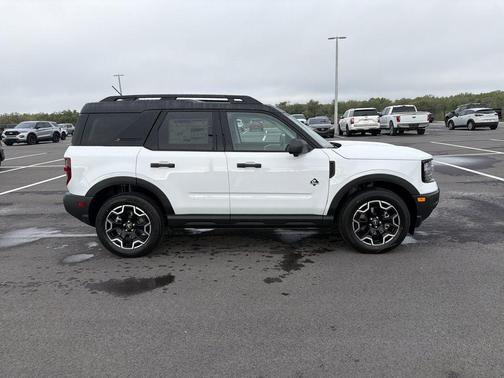 Oxford White 2026 Ford Bronco Sport Outer Banks