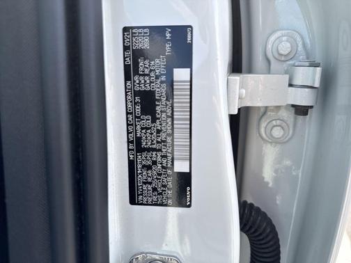 Ice White 2021 Volvo XC60 T5 Momentum