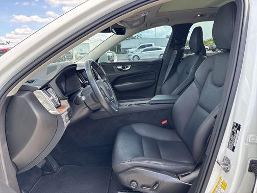 Ice White 2021 Volvo XC60 T5 Momentum