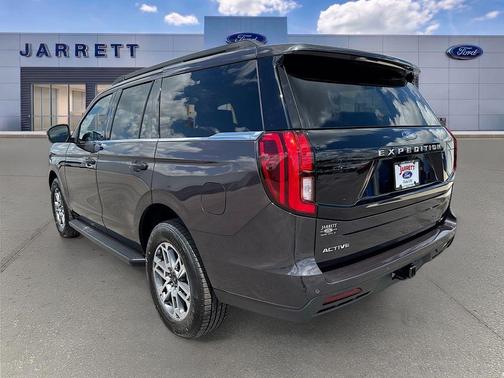 Dark Matter Gray Metallic 2026 Ford Expedition Active