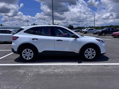 Oxford White 2022 Ford Escape S