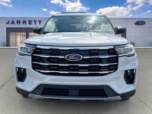 Space White Metallic 2026 Ford Explorer Active