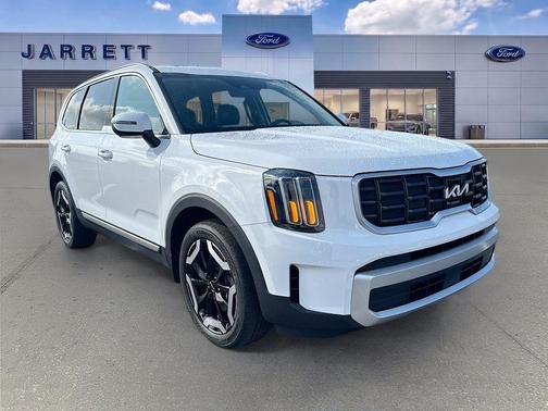 Glacial White Pearl 2024 Kia Telluride S