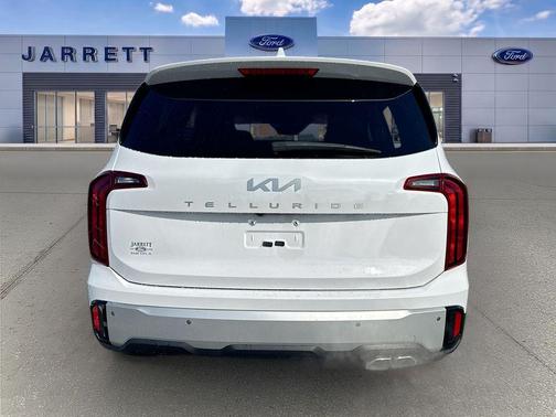 Glacial White Pearl 2024 Kia Telluride S