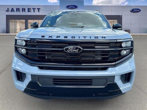 Glacier Gray Metallic 2026 Ford Expedition Max Platinum