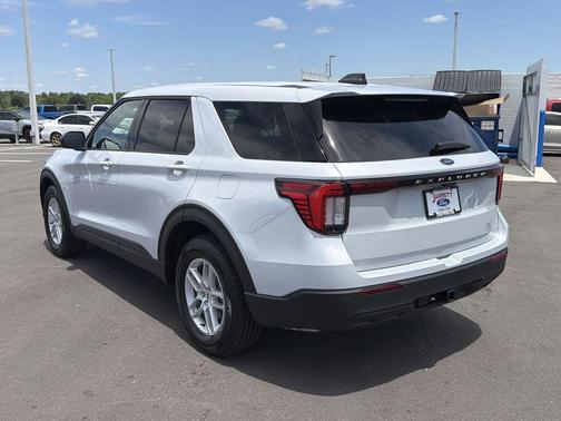 Space White Metallic 2026 Ford Explorer Active