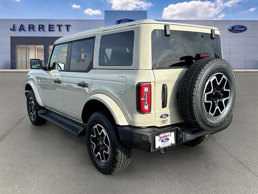 Desert Sand 2026 Ford Bronco Outer Banks