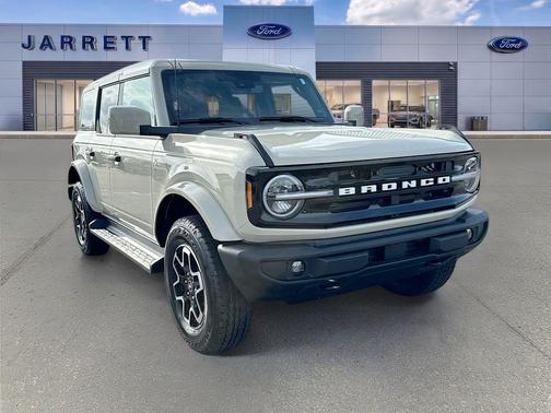 Desert Sand 2026 Ford Bronco Outer Banks