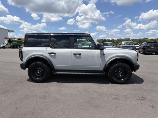 Avalanche Gray 2026 Ford Bronco Outer Banks