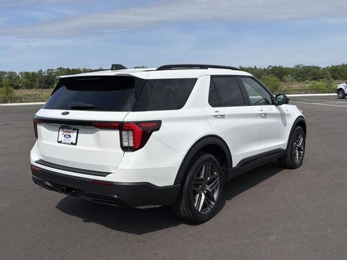 Star White 2026 Ford Explorer ST-Line