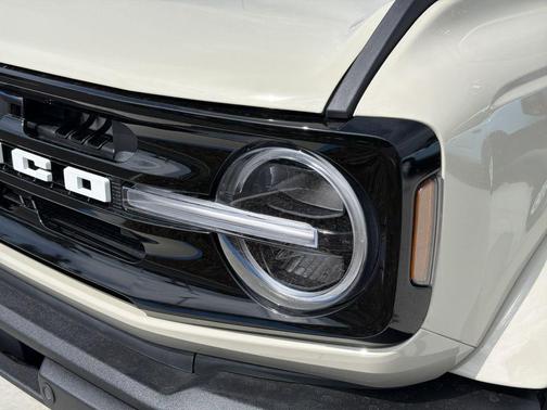 Desert Sand 2026 Ford Bronco Outer Banks