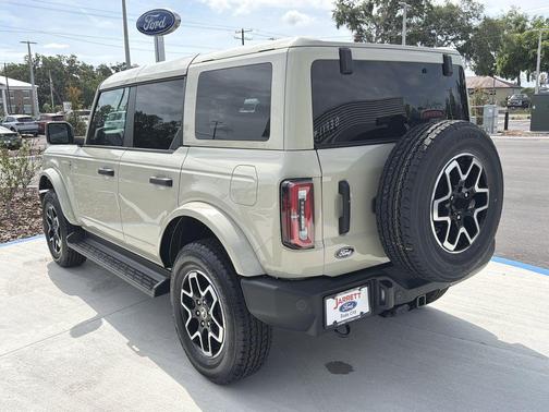 Desert Sand 2026 Ford Bronco Outer Banks