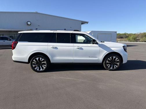 Star White 2026 Ford Expedition Max Platinum
