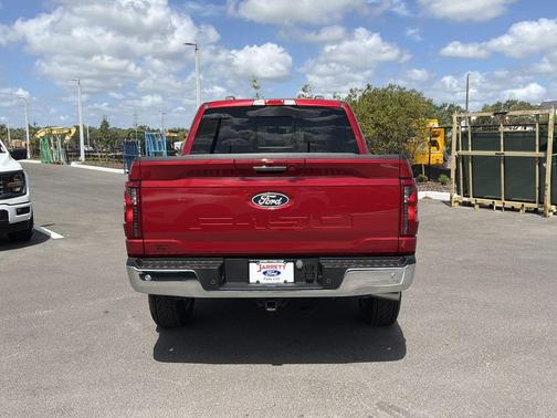 Rapid Red Metallic Tinted Clearcoat 2024 Ford F-150 XLT