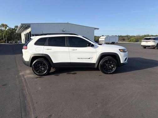 Bright White Clearcoat 2022 Jeep Cherokee X