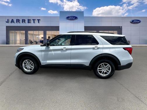 Space White Metallic 2026 Ford Explorer Active