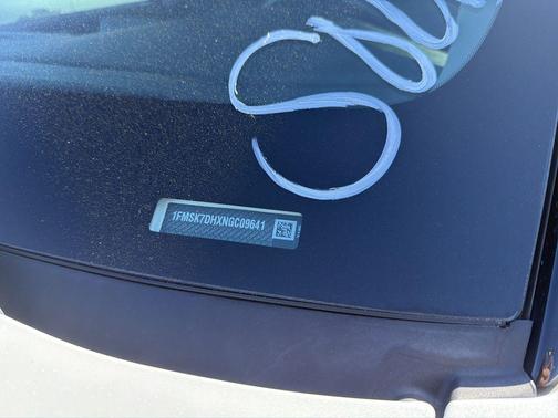 Star White 2022 Ford Explorer XLT