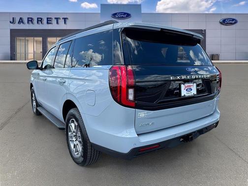 Glacier Gray Metallic 2026 Ford Expedition Active