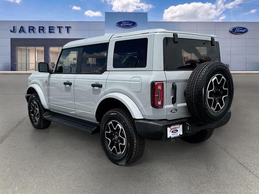 Avalanche Gray 2026 Ford Bronco Outer Banks