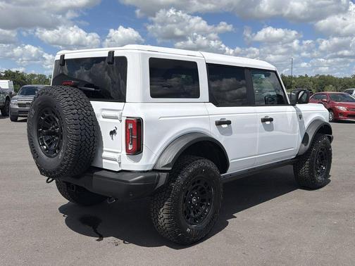Oxford White 2026 Ford Bronco Badlands
