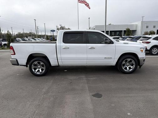 Bright White Clearcoat 2019 RAM 1500 Big Horn