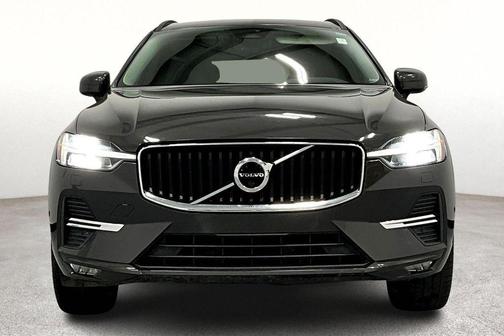 2022 Volvo XC60 B5 Momentum